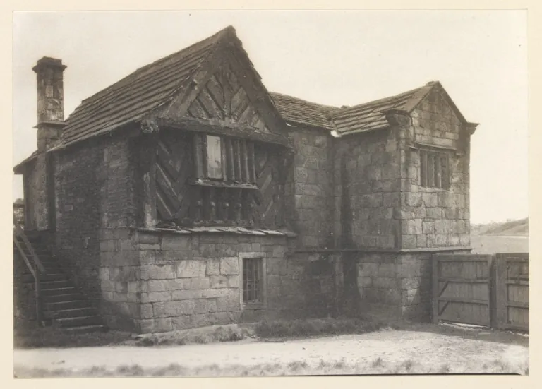 1904 photograph of the old gatehouse at Kirklees